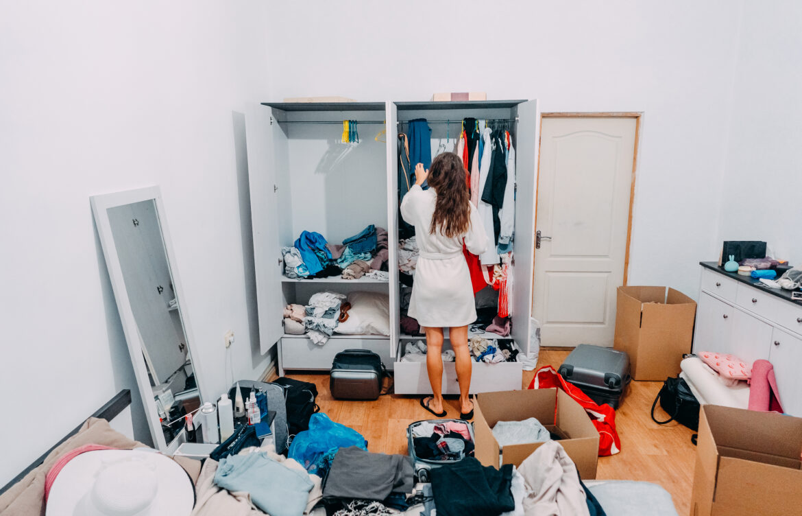 Downsizing 101: Resources for Decluttering and Throwing Out Junk