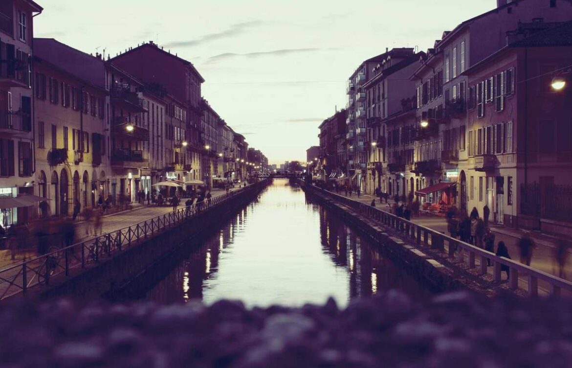 a person who always makes fun of others is called