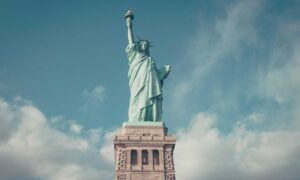 about how far apart are key west florida and havana cuba