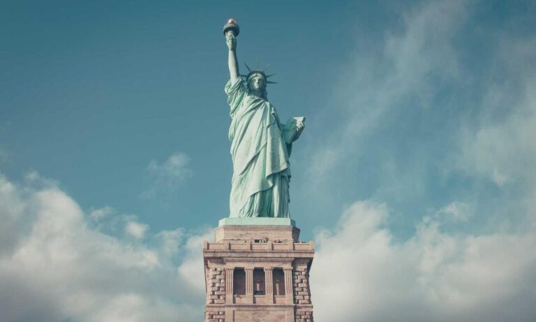 about how far apart are key west florida and havana cuba