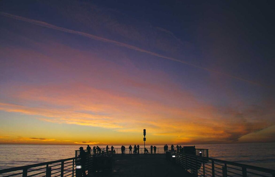 acoustic guitar headstock shapes by brand