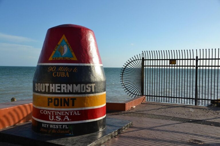 about how far apart are key west florida and havana cuba